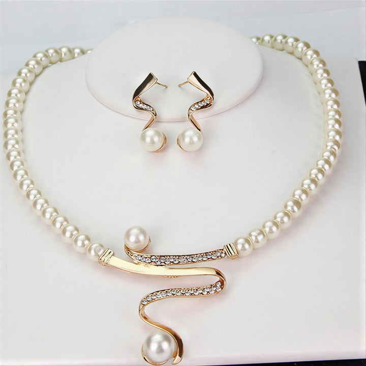 Amy's Wardrobe | Elegant Natural Pearl Necklace Set