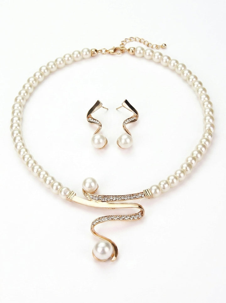 Amy's Wardrobe | Elegant Natural Pearl Necklace Set