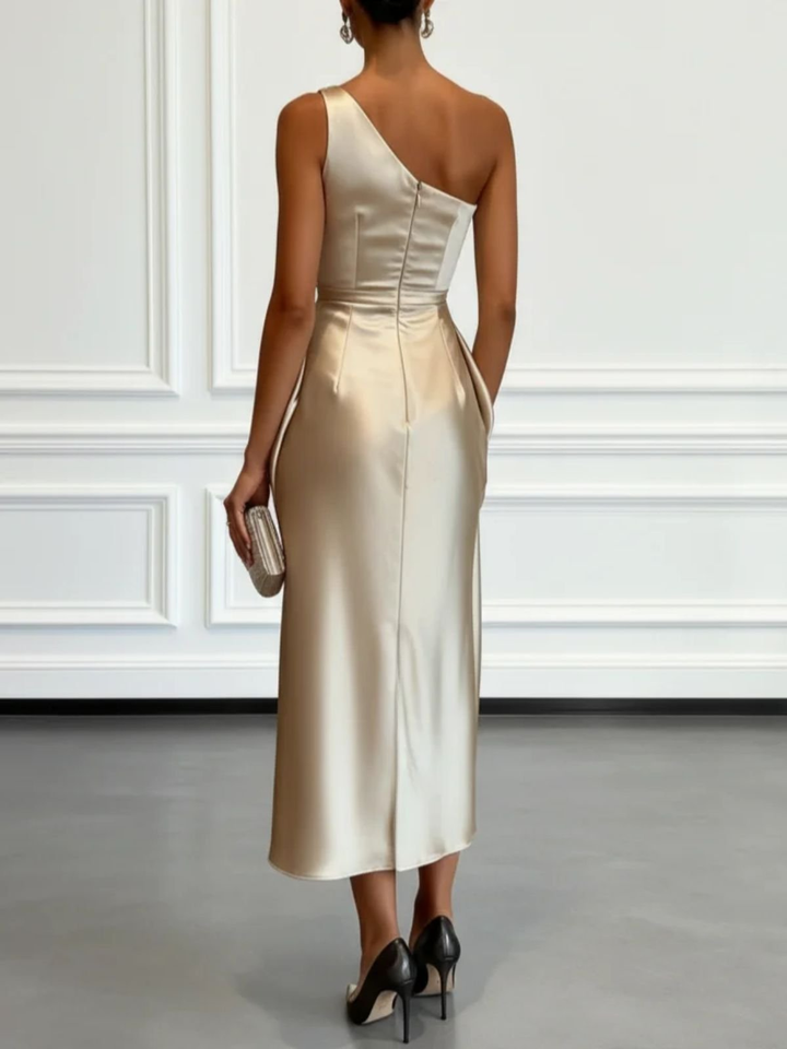 Rosemarie | Elegant Midi Dress with Three Quarter Sleeves and Fitted Waist